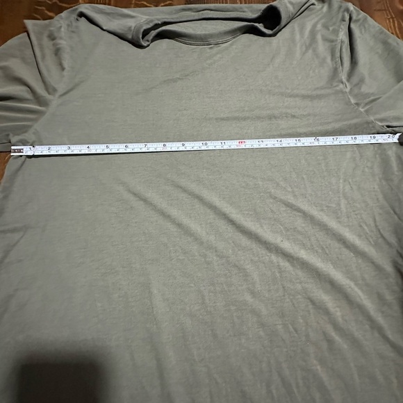 Lululemon Olive Green Men's Long Sleeve Shirt Size M/L - Picture 5 of 7